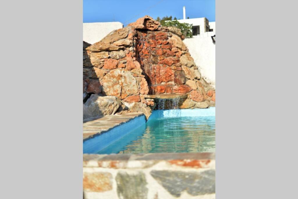 George Farmhouse Chrousa Luaran gambar