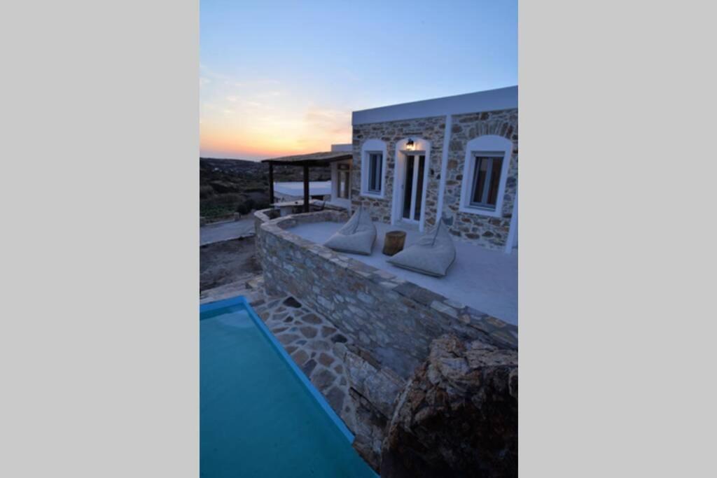 George Farmhouse Chrousa Luaran gambar