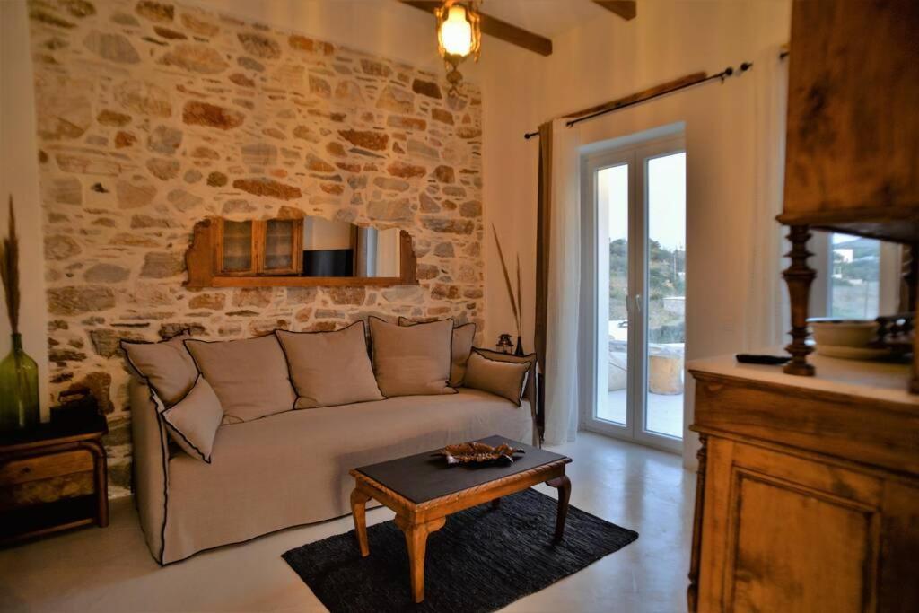 George Farmhouse Chrousa Luaran gambar
