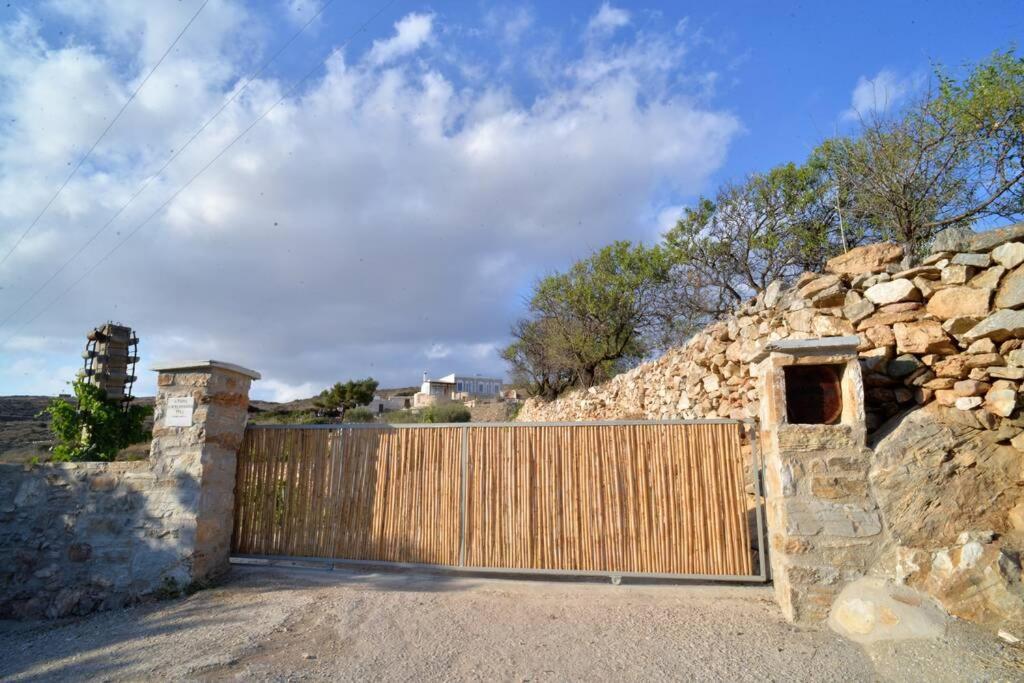 George Farmhouse Chrousa Luaran gambar