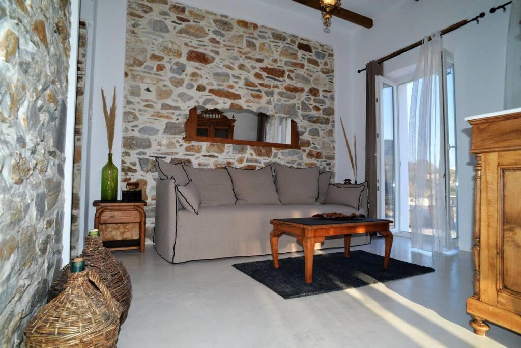 George Farmhouse Chrousa Luaran gambar